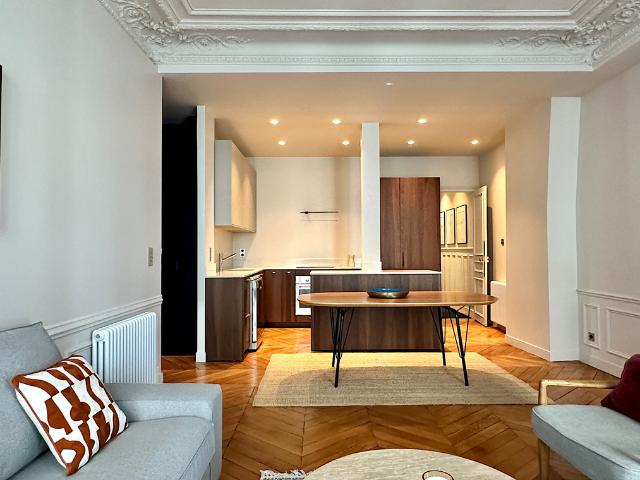 Location appartement meublé de 87 m2 rue Ernest Renan à Paris
