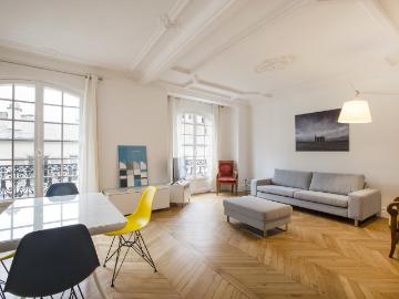 Location appartement meublé de 90 m2 rue de Chaillot à Paris