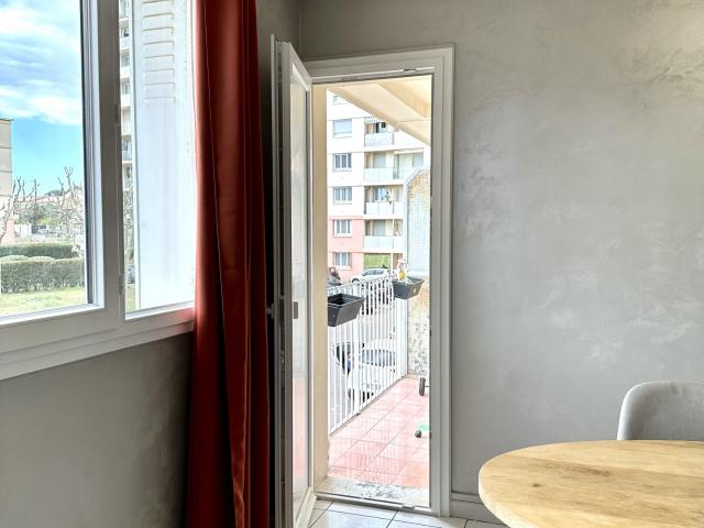 Location APPARTEMENT MEUBLÉ T3,13012 MARSEILLE 12, Quartier Saint Julien, Meublé, cuisine équipée, balcon, climatisation.