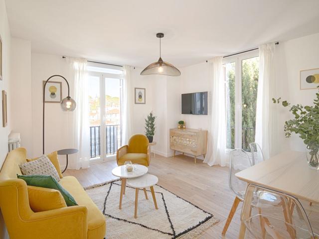 Location Appartement Montée Marie Antoinette, Antibes