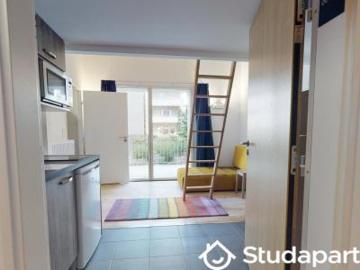 Appartement à louer à Cours des Cinquante Otages - Cuisine équipée