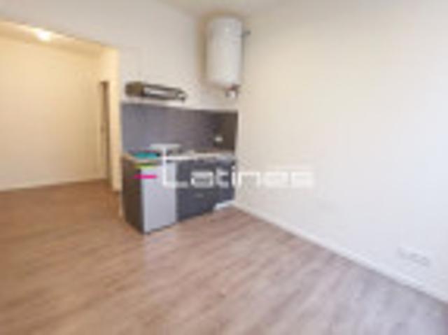 Location appartement Nimes, 18m² 1 pièce 355€ Gard