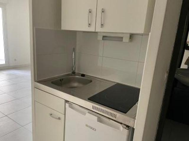 location appartement nimes 1 pièce 28 m2 gard 30000 517 € / mois