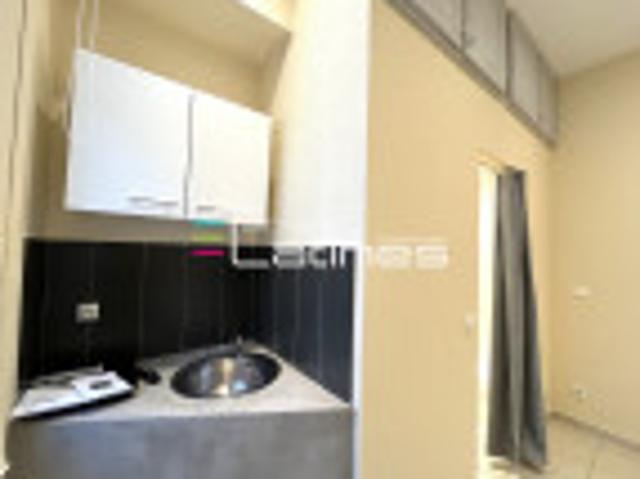 Location appartement Nimes Arènes, 9m² 1 pièce 270€