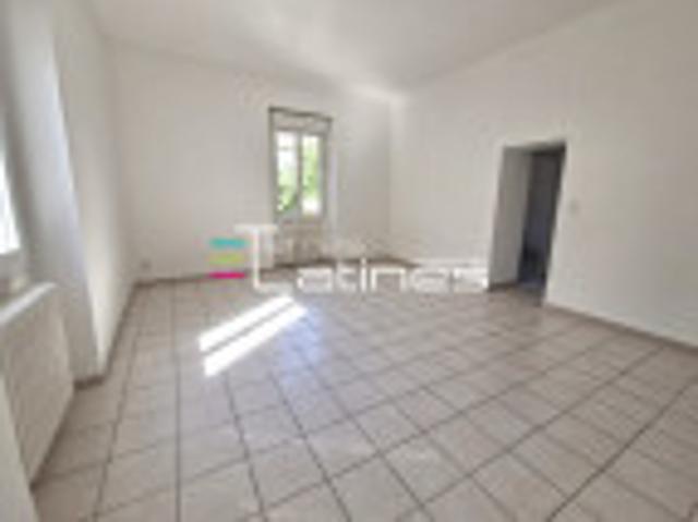 Location appartement Nimes Esplanade, 57m² 2 pièces 579€