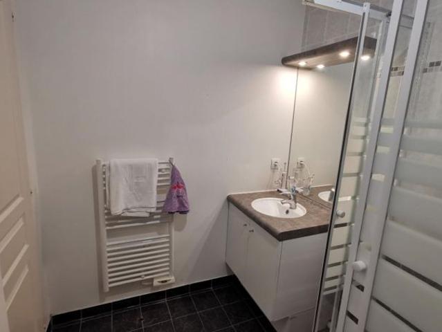 Location Appartement P2 Balcon garage et parking Sergy