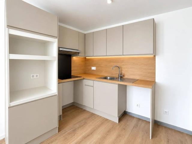 Location Appartement Paris 8ème • Europe