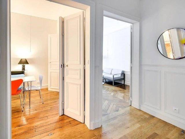 Location Appartement Paris 8ème Europe 2 790 €/mois