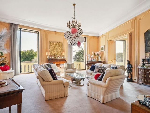 Location Appartement Paris 16 6 Pièces 403.22 m²