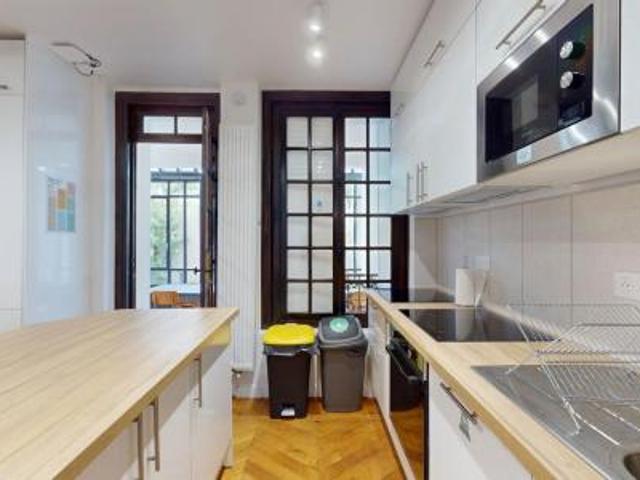 location appartement paris 18eme arrondissement 8 pièces 185 m2 paris 75018 1141 € / mois