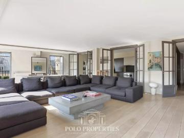Location Appartement Péristyle de Montpensier, Paris