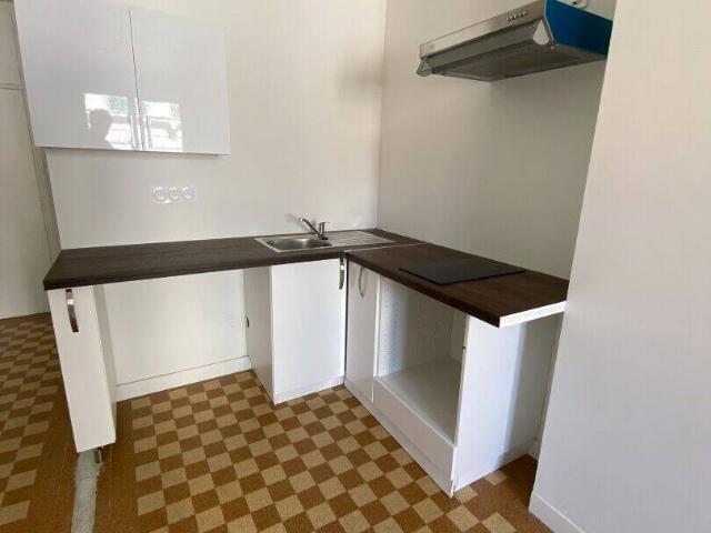 Location Appartement pièce s 36 m2 Marseille 13004