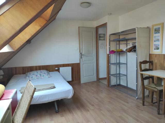 Location Appartement Piste cyclable dangereuse, étroite avec des bordures et des cédez le passage à chaque carrefour Arras