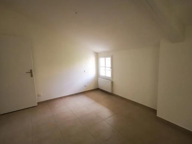 Location Appartement Place Victor Basch, Villeneuve lès Avignon