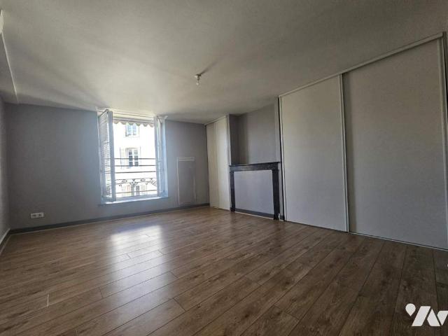 Location Appartement Place aux Herbes, Mâcon