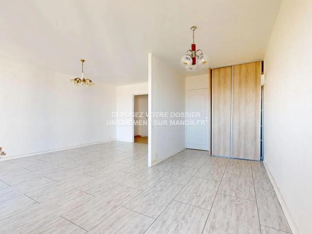 Location Appartement Place Bobby Sands, Saint Étienne