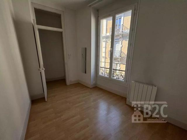 Location Appartement Place Championnet, Grenoble