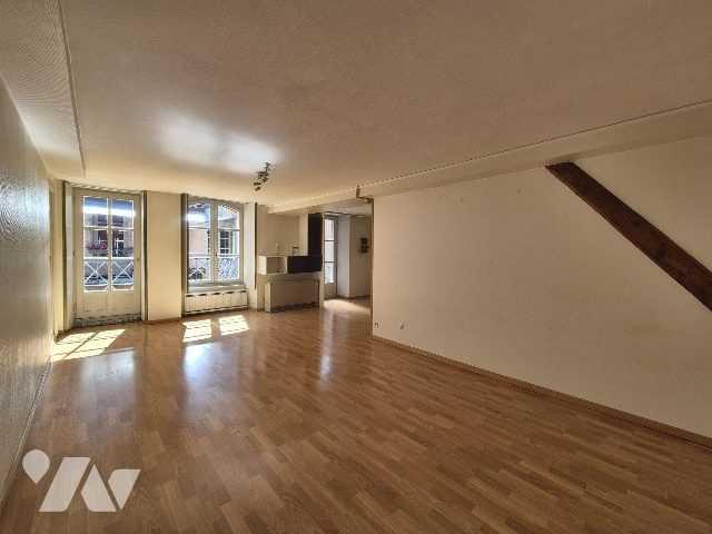 Location Appartement Place Courbet, Ornans