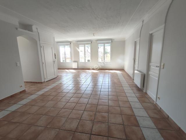 Location Appartement Place de Verdun, Carpentras