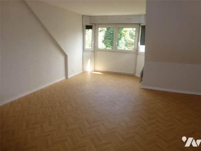 Location Appartement Place de la Trémoille, Laval