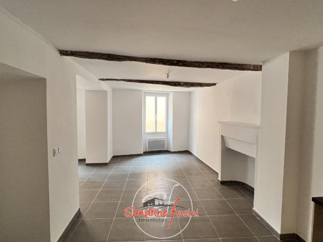 Location Appartement Place de la Fontaine, Bouyon