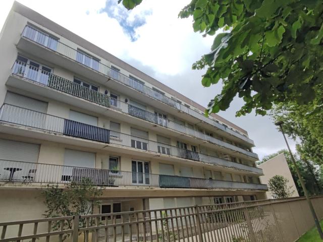 Location Appartement Place de la Gare, Crèvecœur le Grand