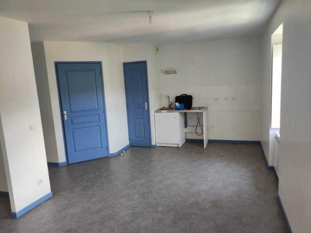 Location Appartement Place de la Halle, Blesle