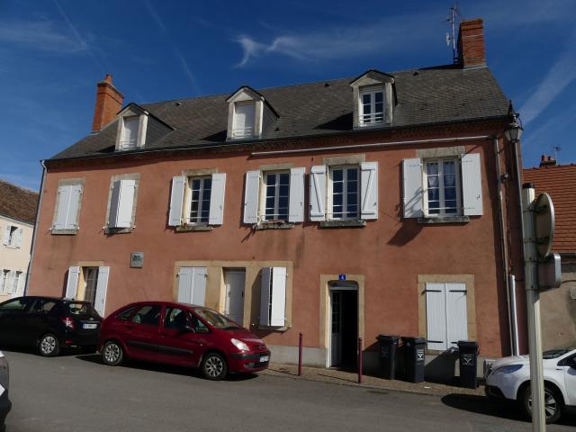 Location Appartement Place de la Halle, Massay