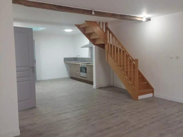 Location Appartement Place de la Halle, Montesquieu Volvestre