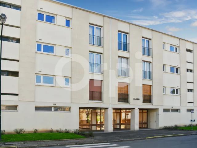 Location Appartement Place de la Halle, Senlis