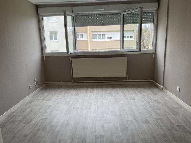 Location Appartement Place de la Mairie, Arbent