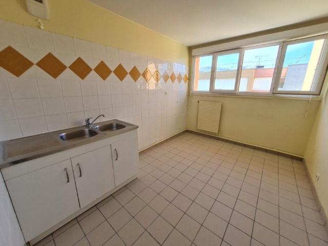 Location Appartement Place de la Mairie, Arbent