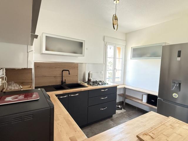 Location Appartement Place de la Mairie, Bois de la Pierre