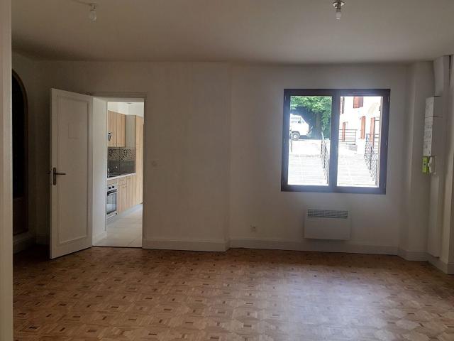 Location Appartement Place de la République, Sauveterre de Guyenne