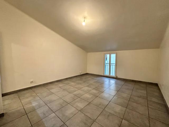 Location Appartement Place de la République, Thuir