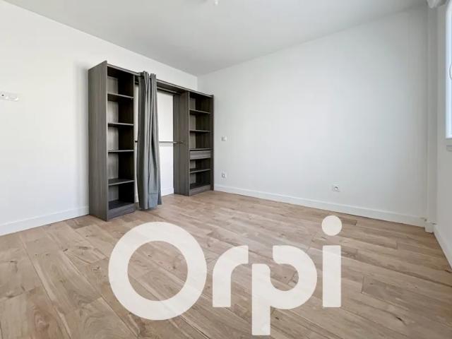 Location Appartement Place de la République, Vergèze