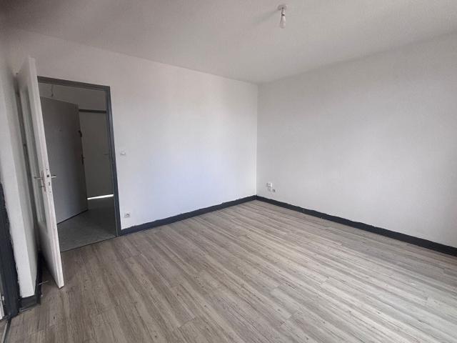 Location Appartement Place de l'Église, Loudéac
