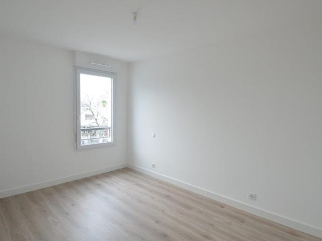 Location Appartement Place de l'Église, Paulx