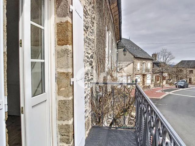 Location Appartement Place de l'Église, Sainte Féréole