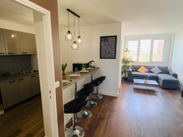 Location Appartement Place de l'Ermitage, Saint Denis