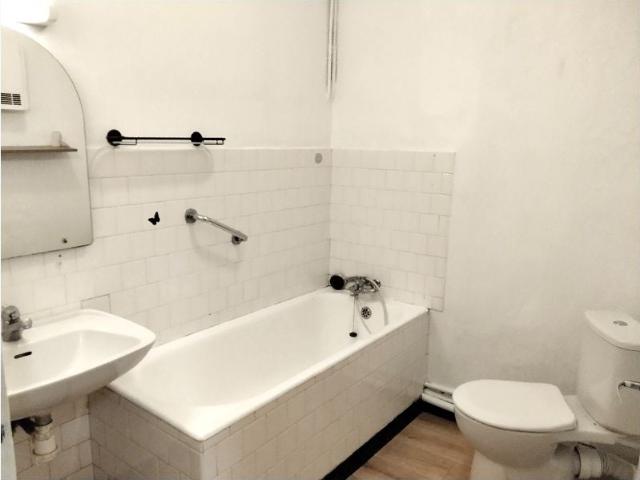 Location Appartement Place de l'Esplanade, Saint Ambroix