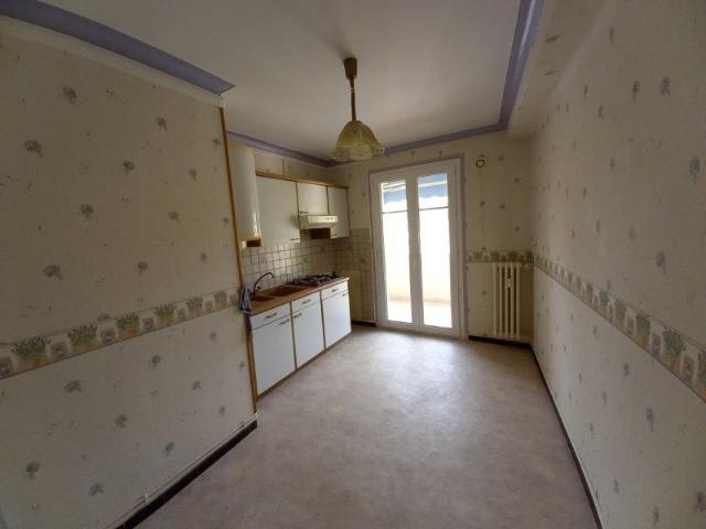 Location Appartement Place de l'Esplanade, Saint Ambroix