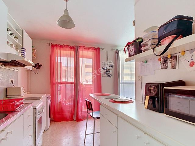 Location Appartement Place de Provence, Vitrolles