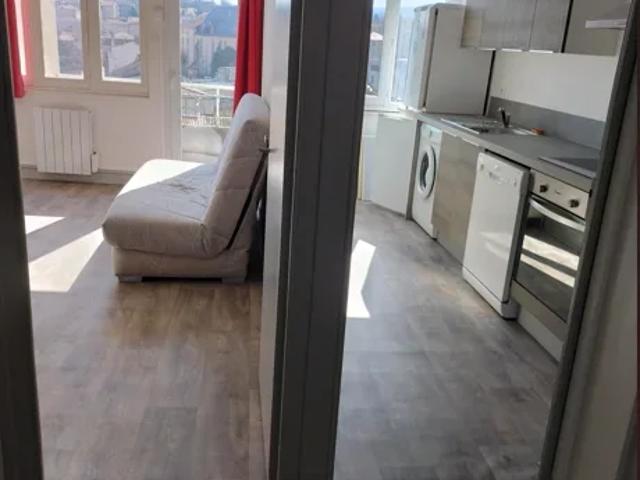 Location Appartement Place des Écoles, Billom