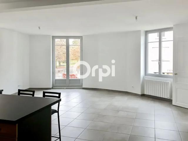 Location Appartement Place des Terreaux, Saint Symphorien sur Coise