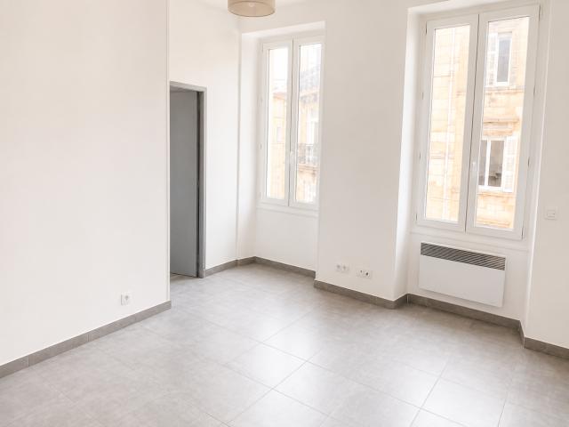 Location Appartement Place du 4 Septembre, Marseille