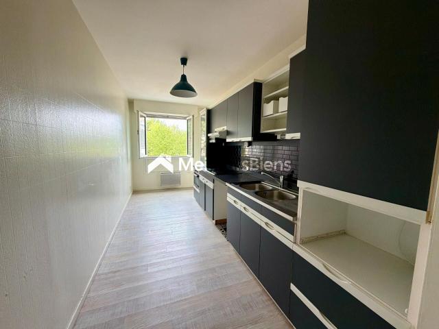 Location Appartement Place du 11 novembre, Laval