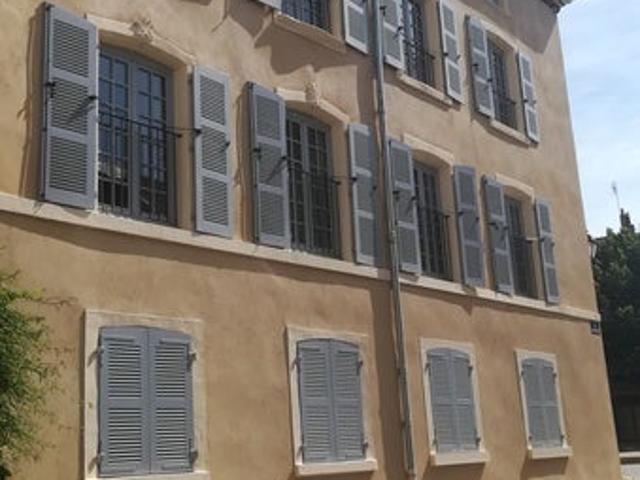 Location Appartement Place Du Vieux Marche Au Beurre, Vic le Comte