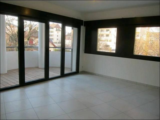 Location Appartement Place du Château, Annecy