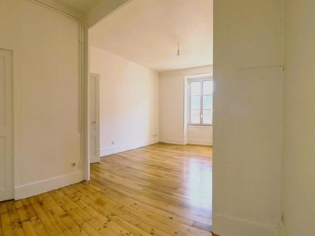 Location Appartement Place du Château, Vizille